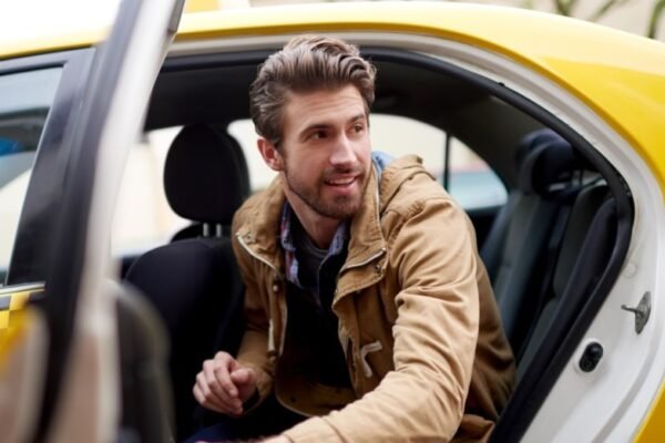Professional Service With Corporate Taxi Burlington To Montreal For Business Travel