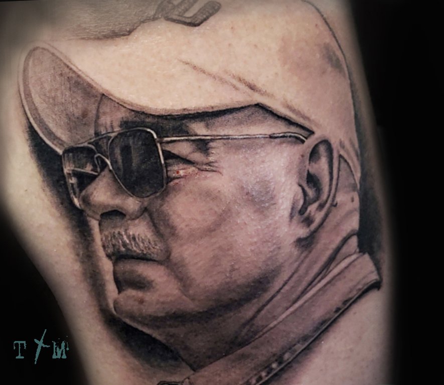 Bold Blackwork: Top American Tattoo Artists for Stunning Ink