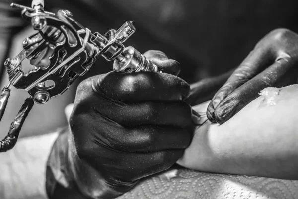 Should you eat before a tattoo: practical guidance