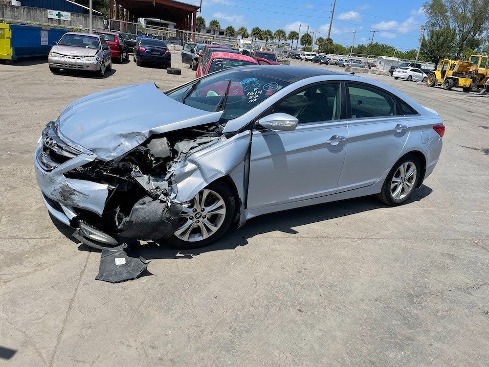Fast Cash for Unwanted Cars in Florida’s Coastal City