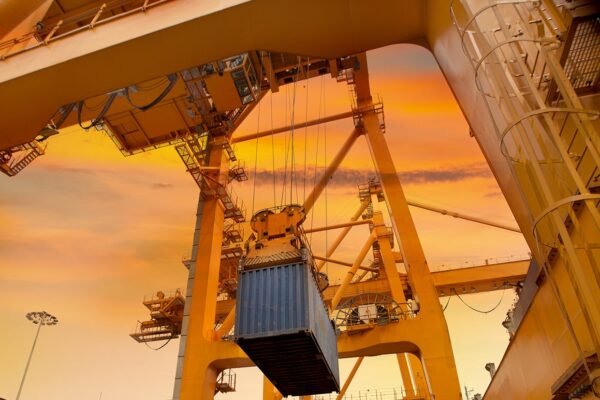 Reliable lifting solutions for heavy tasks in the UK