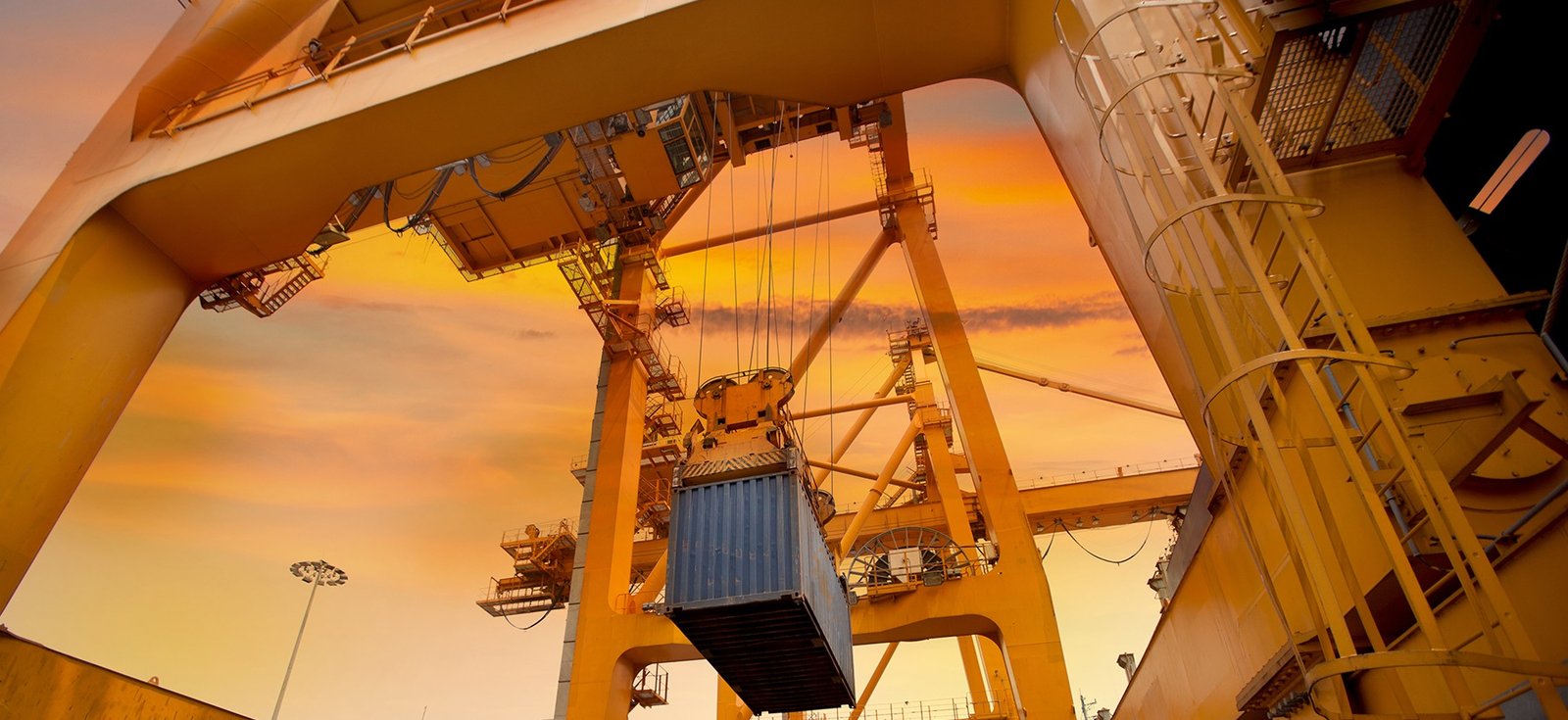 Reliable lifting solutions for heavy tasks in the UK