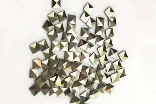 Beyond Diamonds: The Allure of Created Stones