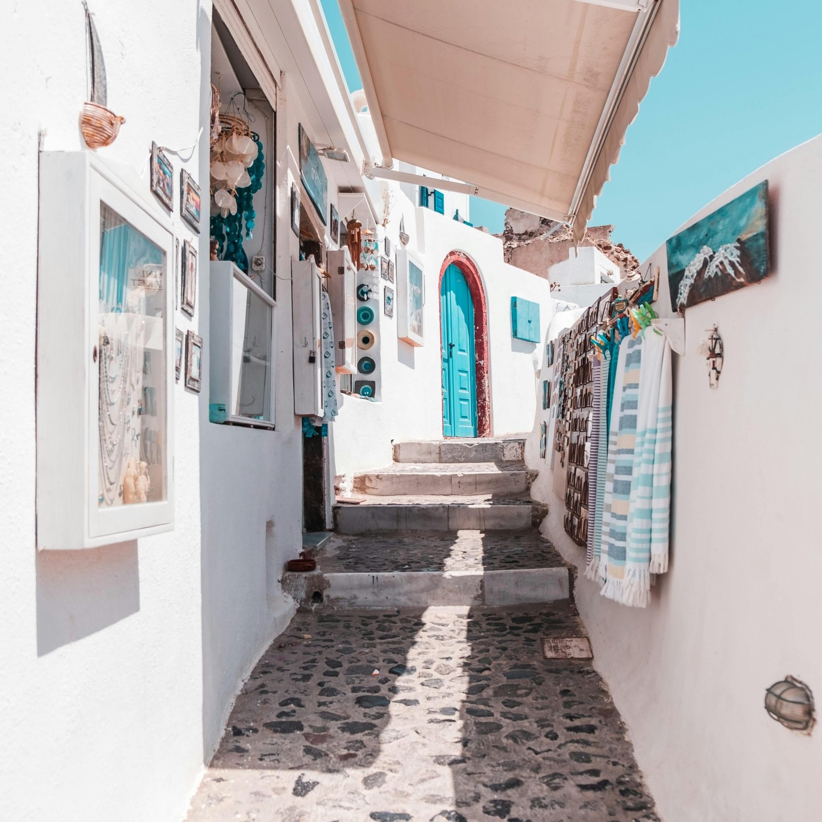 Plan Your Perfect Santorini Getaway with Local Experts