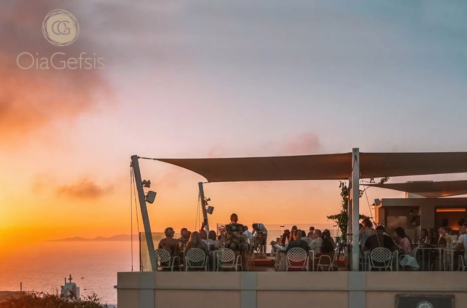 Sunrise Bites: A Guide to Santorini Mornings