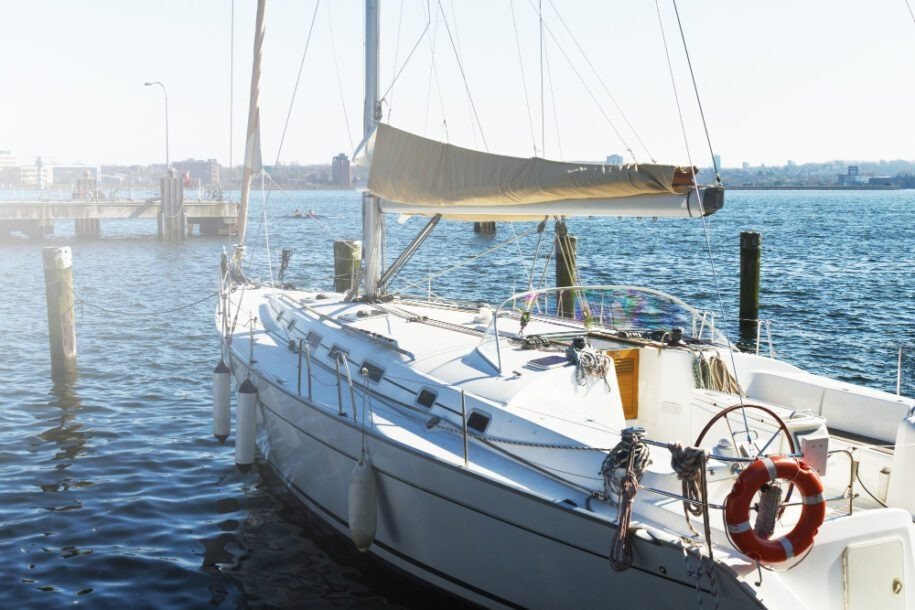 Opulent Dubai Yacht Escapade: Private Sailing and Fine Dining