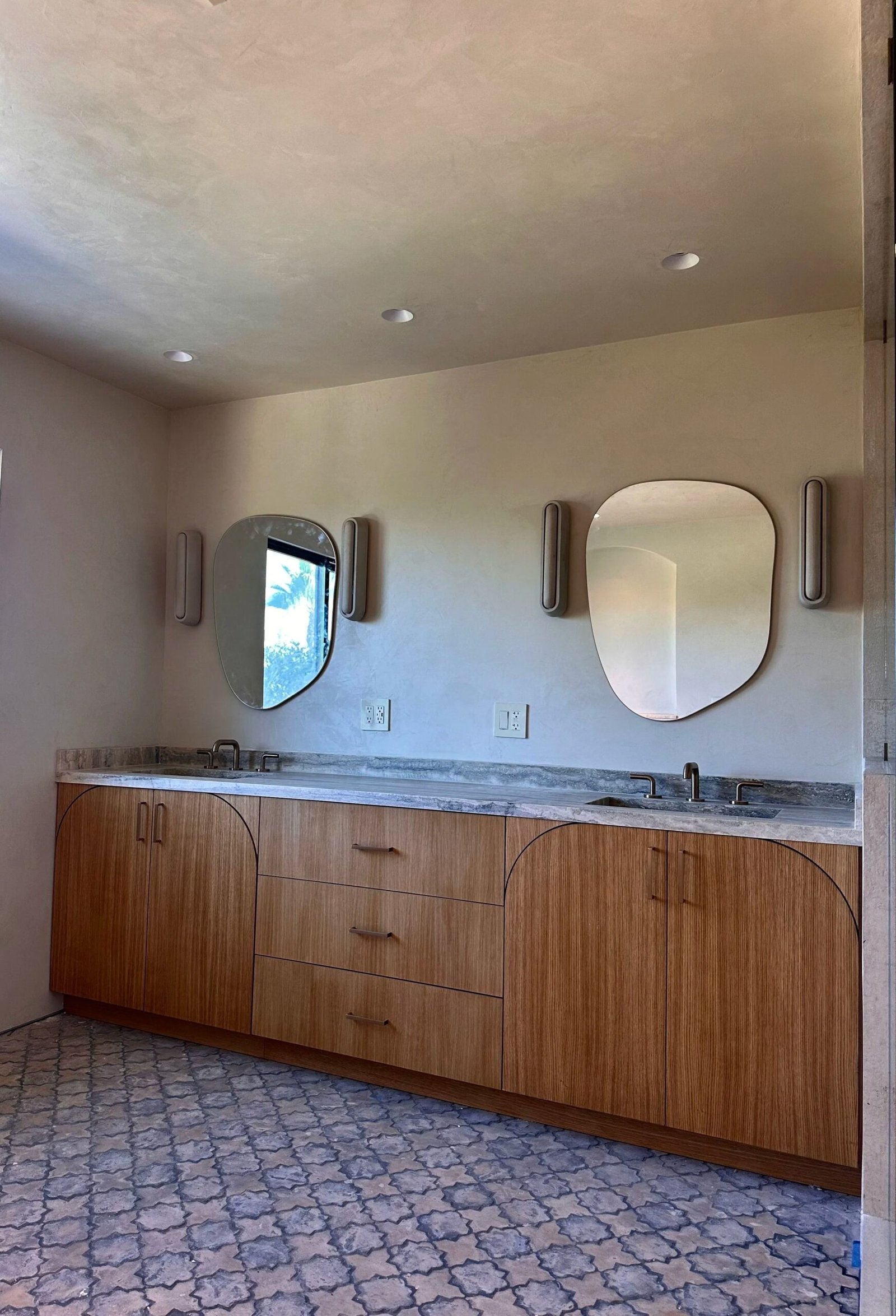 Luxurious Tadelakt for Bathrooms in California’s City of Angels
