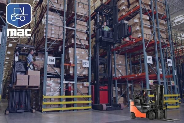 Equipo de operación segura para plataformas elevadas en almacenes