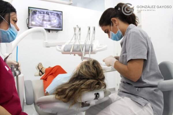 Cirugía dental en Bollullos: sonrisas saludables y confianza
