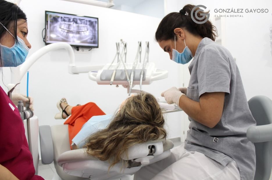 Cirugía dental en Bollullos: sonrisas saludables y confianza