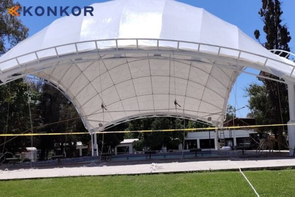 Protección solar elegante para exteriores: toldos de malla ligera