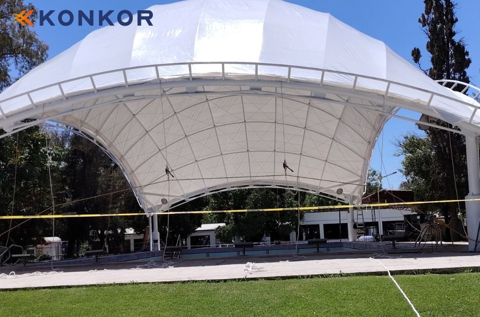 Protección solar elegante para exteriores: toldos de malla ligera