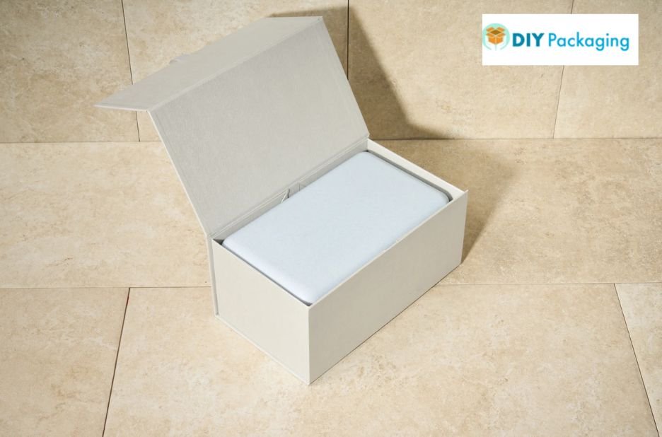 Elevate Your Gift with Elegant Presentation Packaging