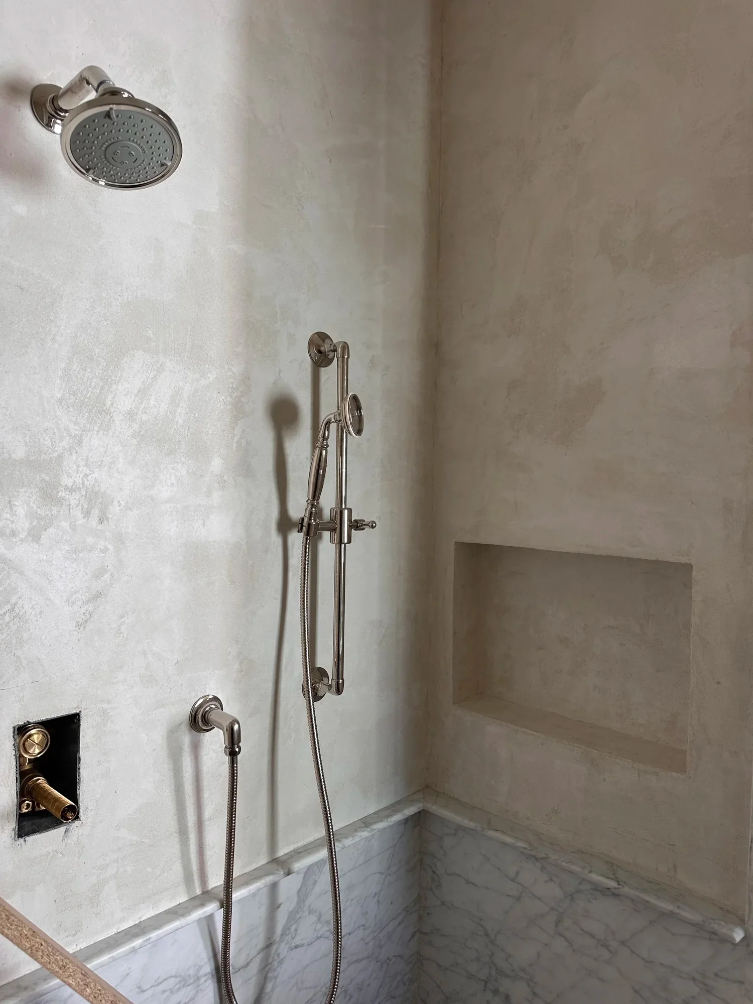 Limewash vs Roman Clay Which Is Better for Unique Wall Textures and Finishes
