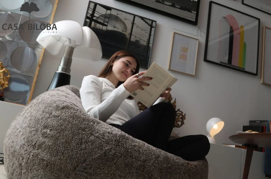 Fauteuil Garni Fausse Fourrure Gris : Élégance et Confort pour Votre Intérieur
