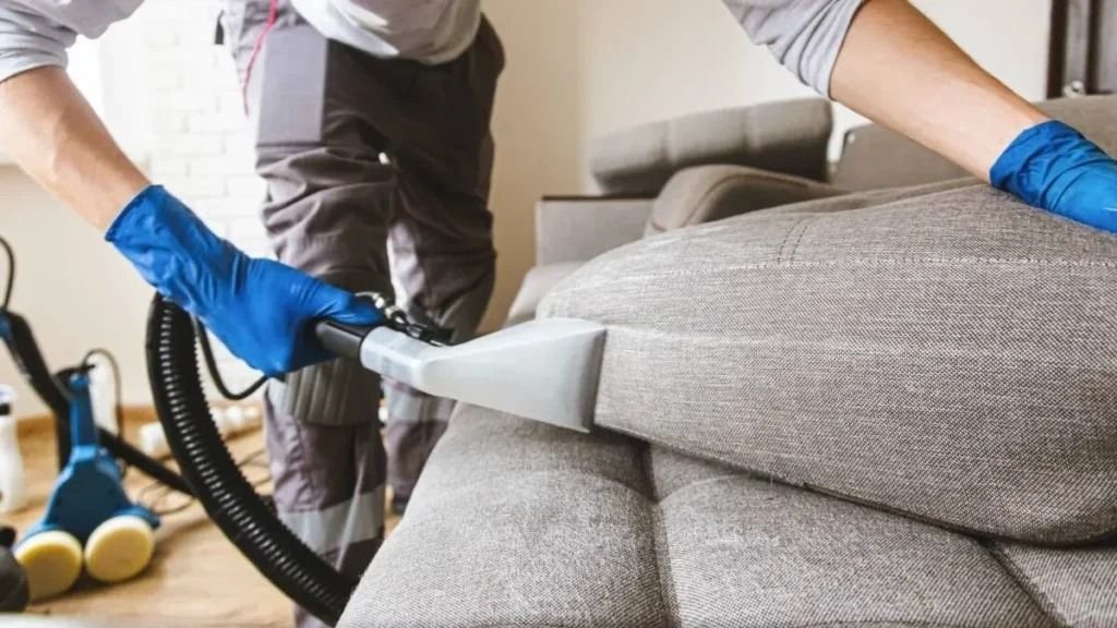 Voordelen van dieptereiniging voor meubels en stoffering